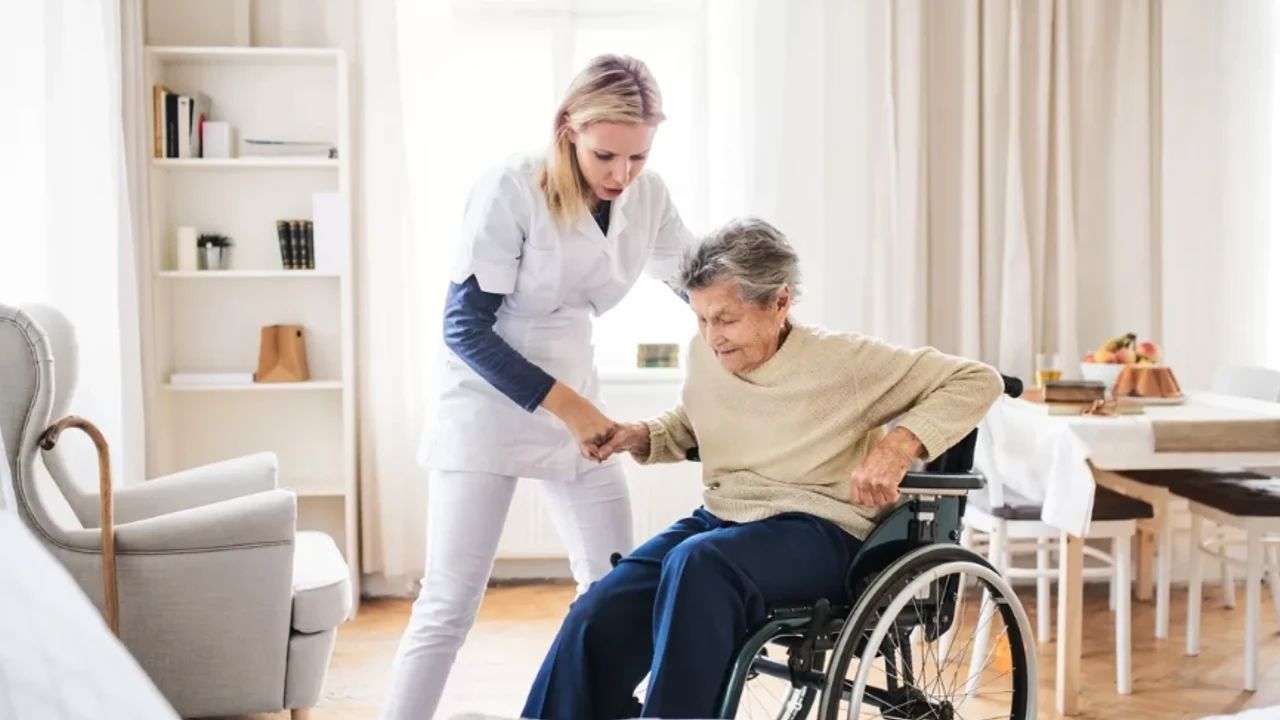 65 yaş üstüne yeni sistem geliyor: Bakım giderleri sigorta kapsamına alınacak