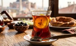 Çayına limon atanları dikkat: Uzman isimden dikkat çeken açıklama