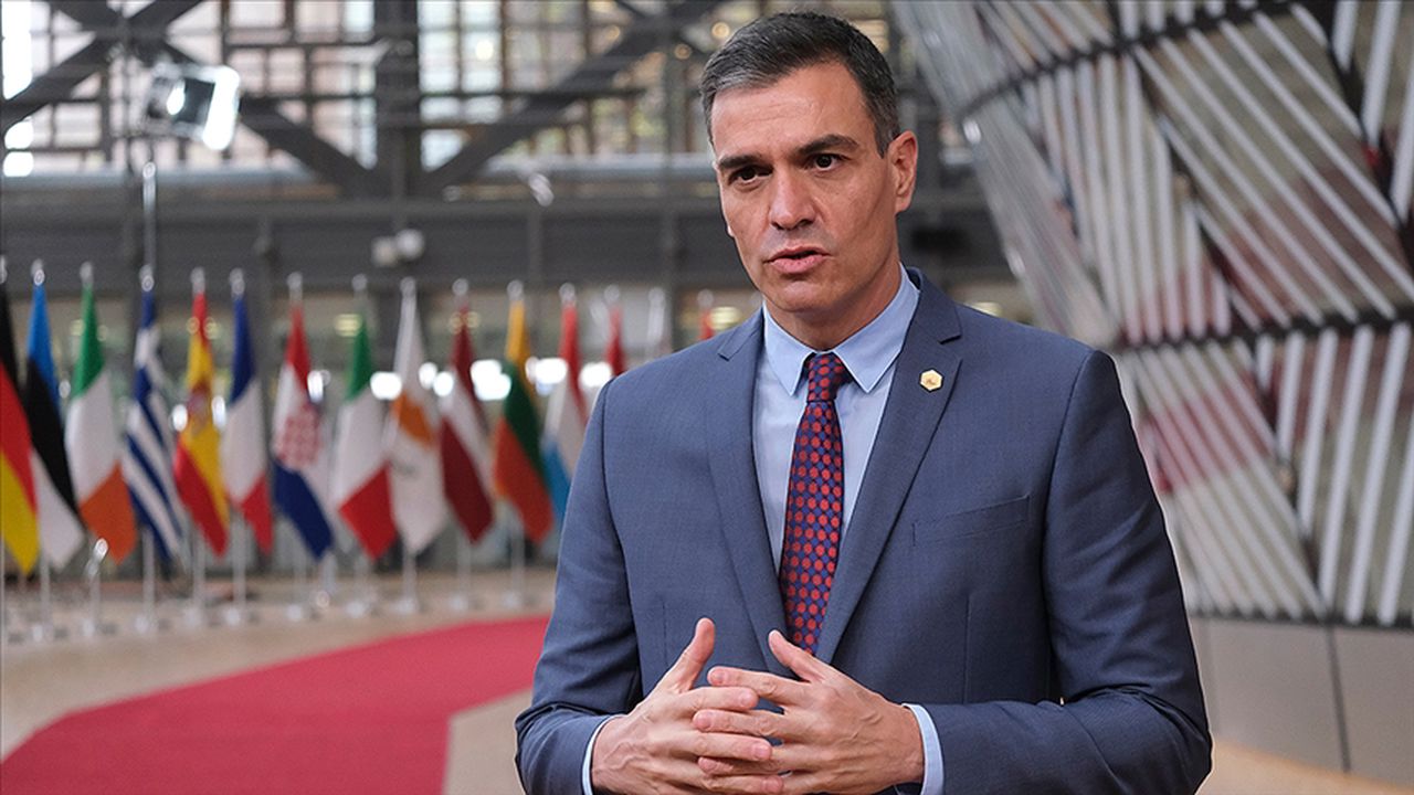 İspanya Başbakanı Pedro Sanchez’i taşıyan uçak teknik arıza nedeniyle Ankara’ya indi